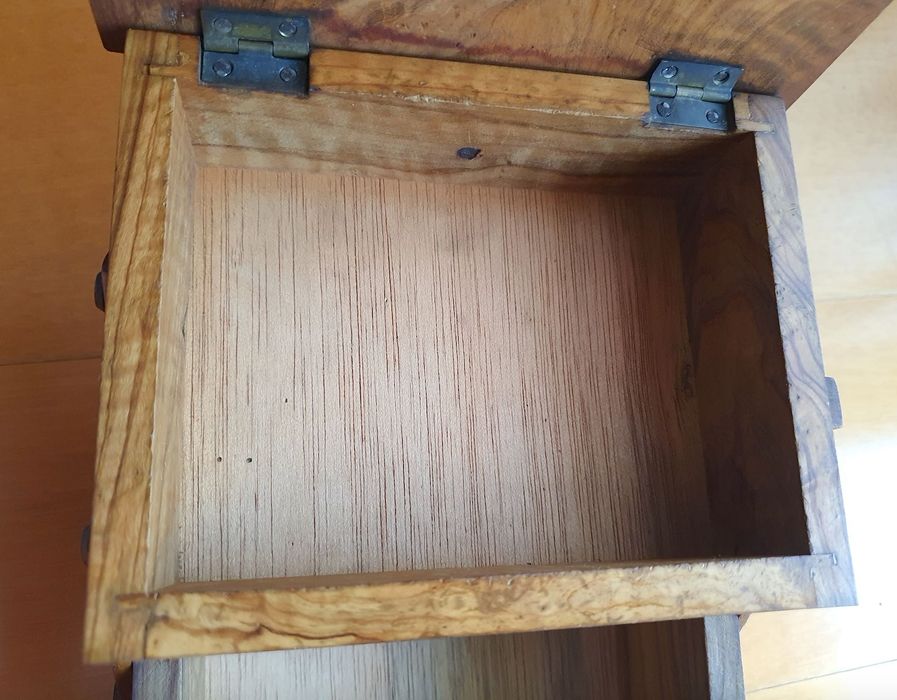 Caixa de costura antiga em madeira