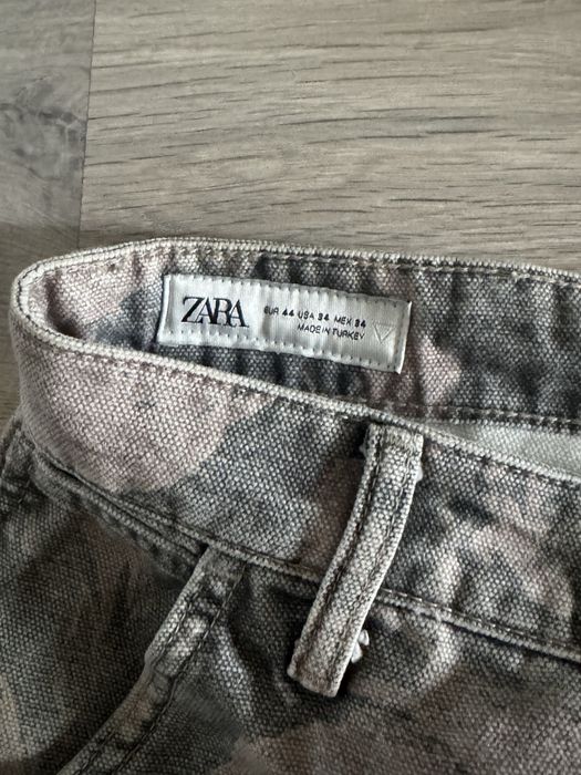 Джинси Zara з принтом real tree, 44 розмір