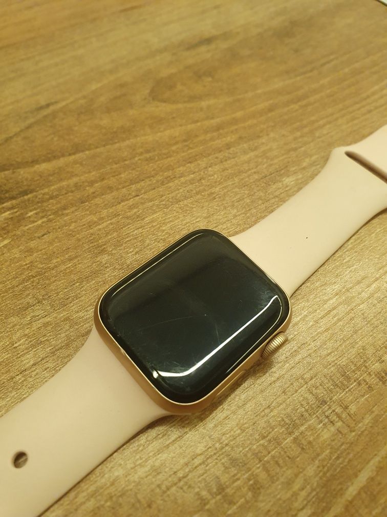 Apple Watch SE 38mm 2022 заблокированы