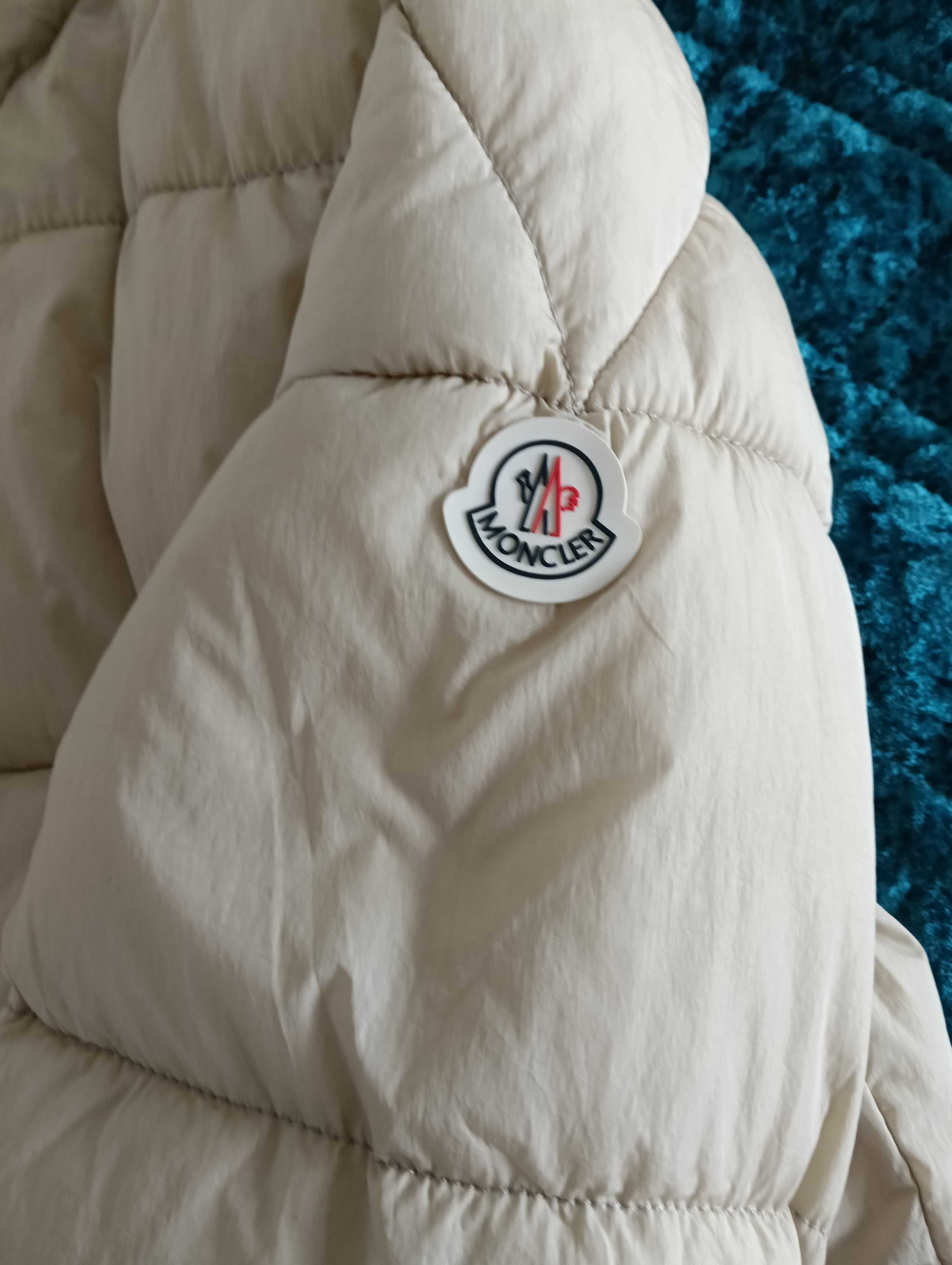 Casaco Moncler, cor Beje