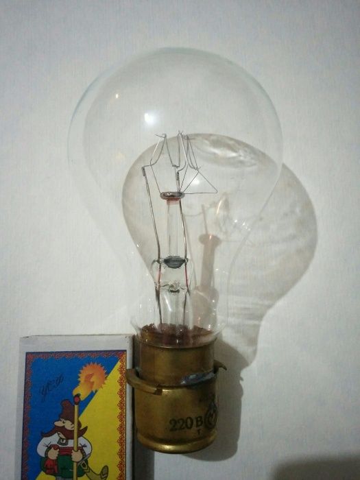 Лампа, цоколь Оригинальный, медь. Сделано в СССР.