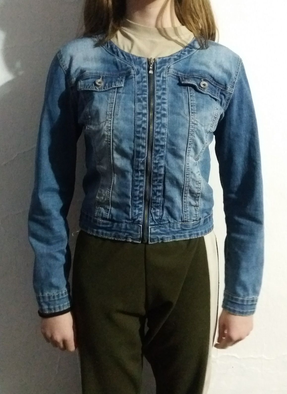 Курточка джинсова