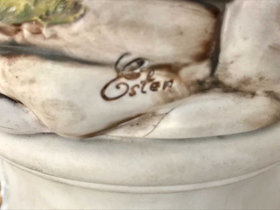 Скульптура хлопчика з кошиком винограду, 33 см., Каподімонте, Італія.