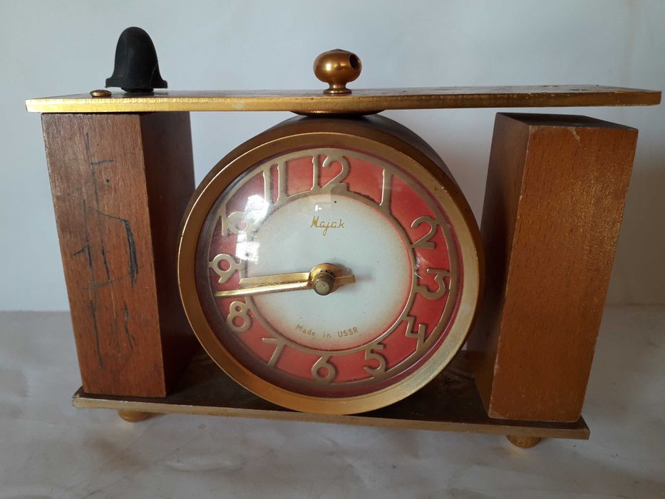 Rosyjski niesprawny zegarek stojący.