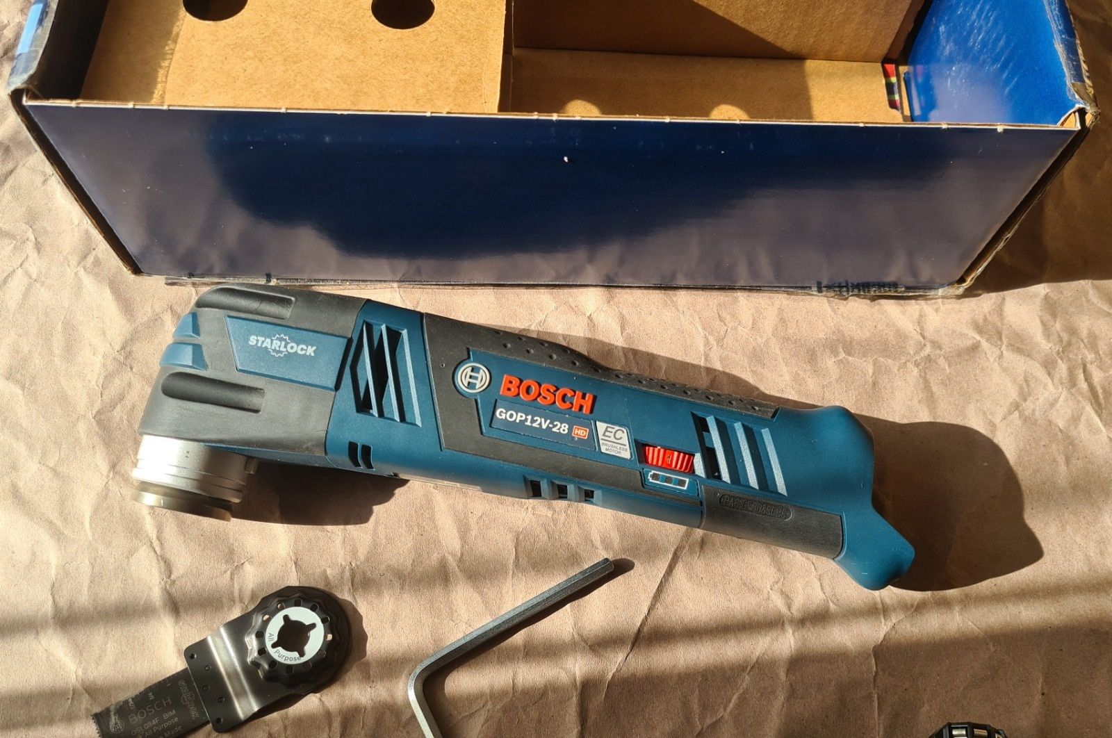 Багатофункціональний інструмент, реноватор Bosch GOP12V-28, 12V