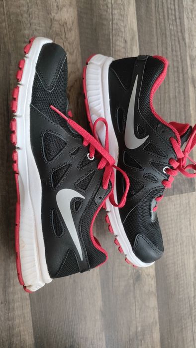 świetne buty do biegania NIKE Revolution 2M jak nowe