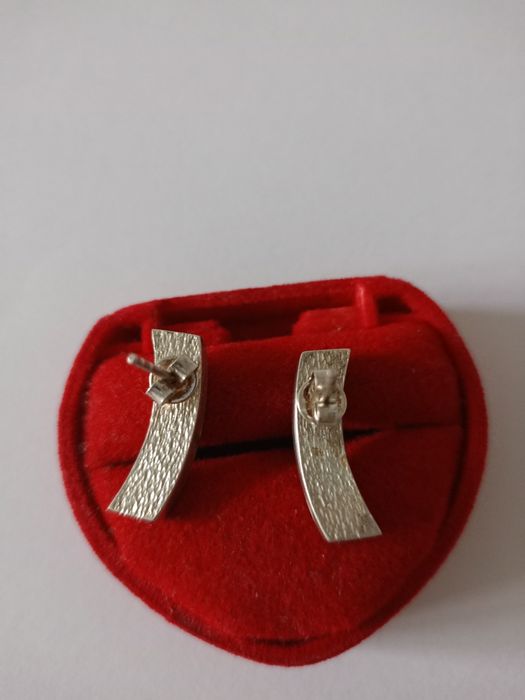 Srebrne kolczyki z bursztynem wkręcane