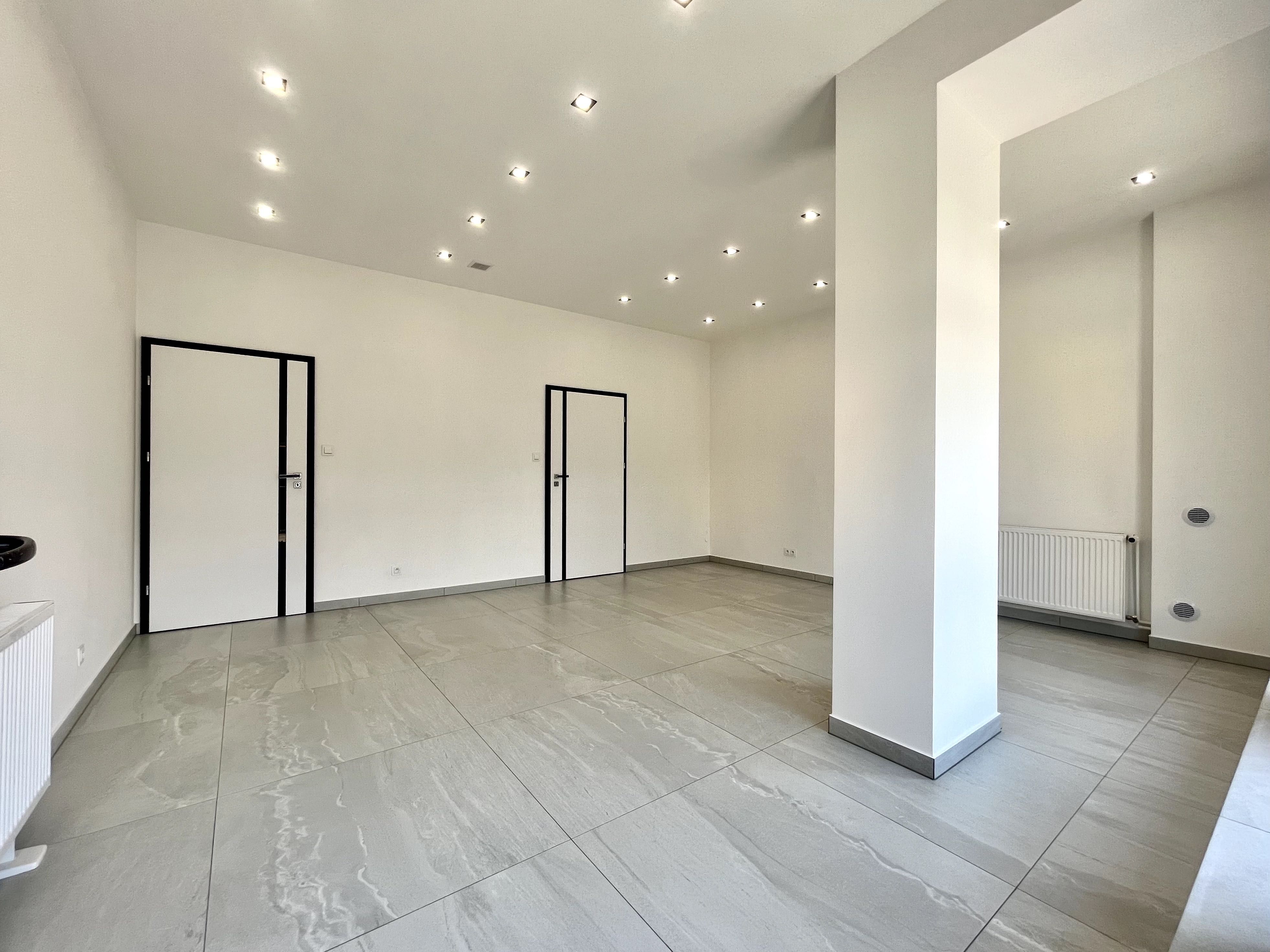 Do wynajęcia lokal 38 m2 (parter) w Bielawie, ul. Wolności