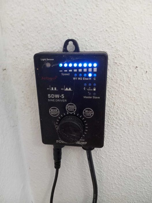 aquários de água doce e salgada de diferentes tamanhos