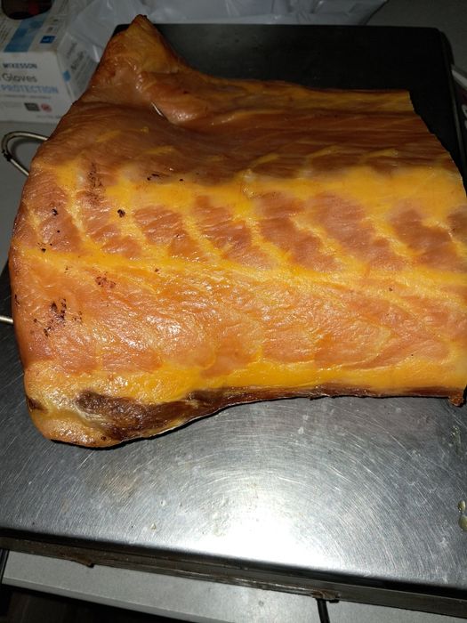 Осетр холодного копчення.