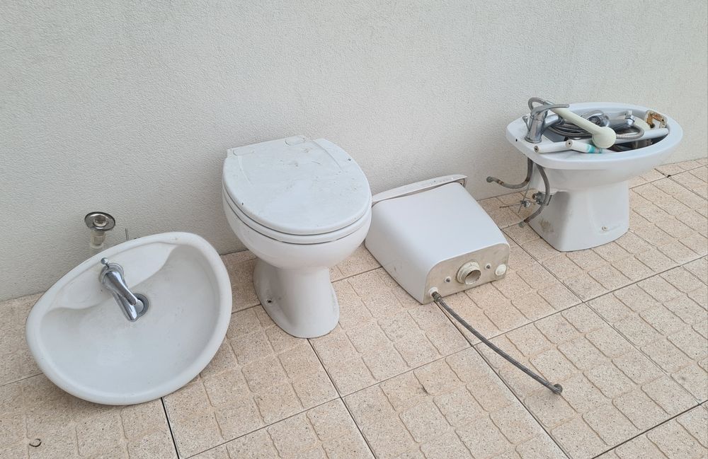 Conjunto WC e móvel com espelho