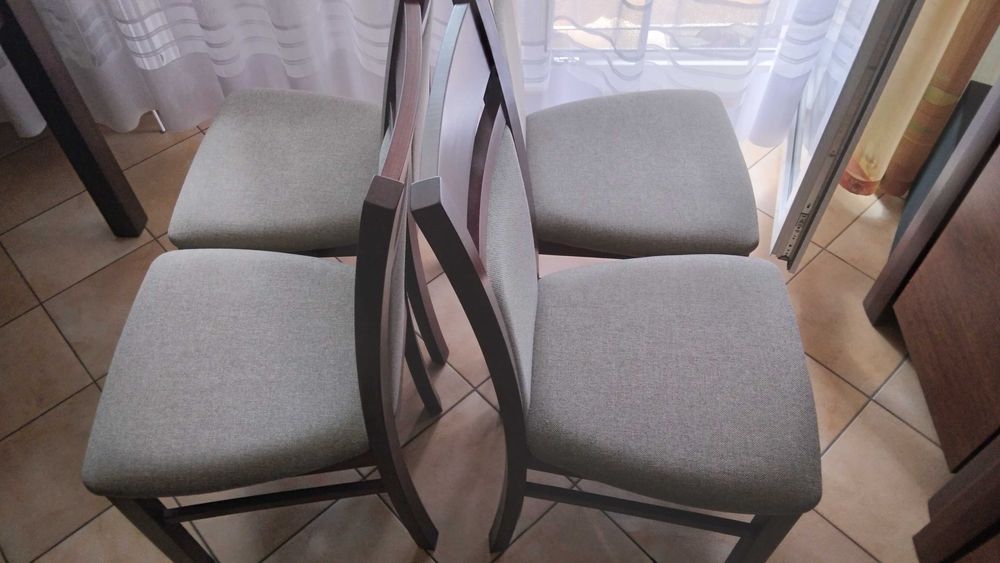 Krzesła do salonu 4 szt. komplet.