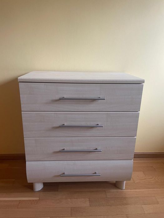 Komoda z czterema szufladami