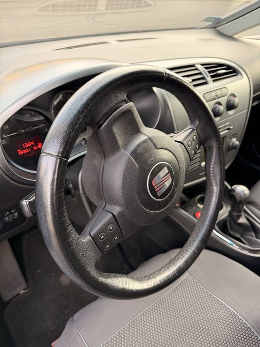 Seat Leon 1.6 rok 2006 czarny
