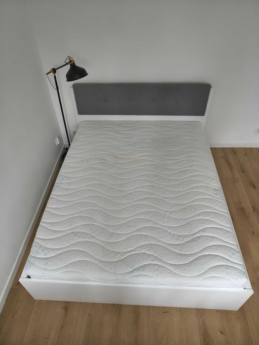 Łóżko 160x200 z pojemnikiem na pościel i materacem