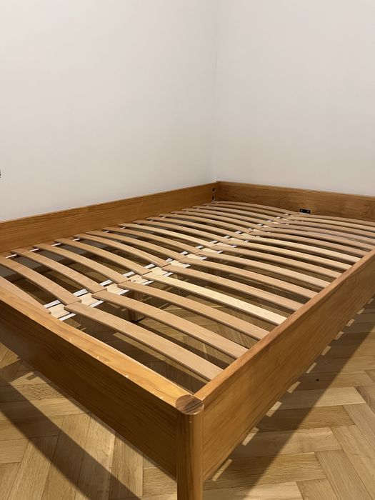 Łóżko Westwing 140x200cm drewniane sosnowe