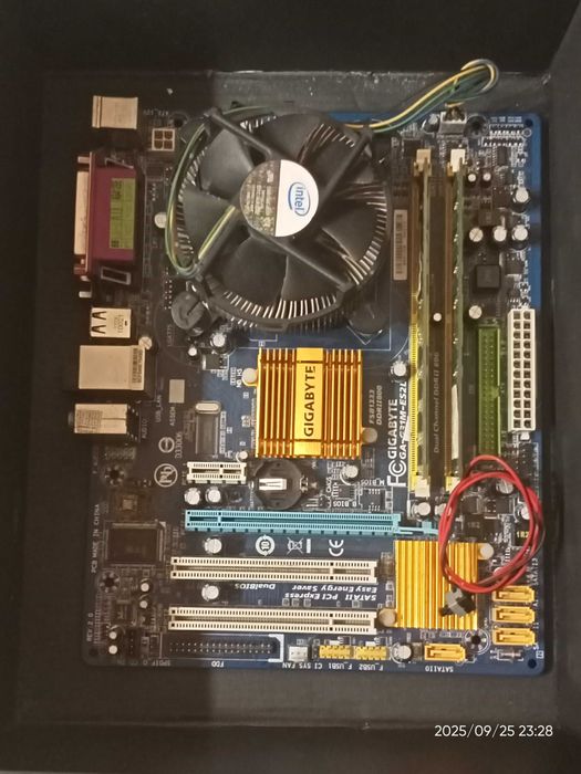 Комплект: Board LGA775 G31+2x2GB 800mhz RAM+xeon E5440+Куллер+WIFI