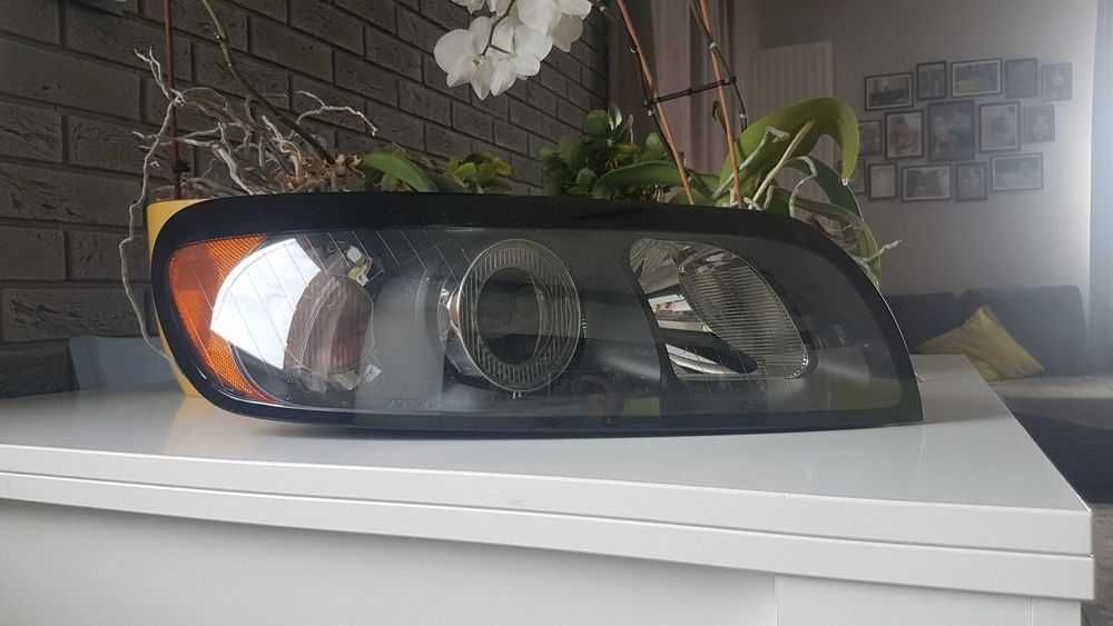 VOLVO C30 Lampa Reflektor Prawa Przednia Prawy Przód Wersja UK