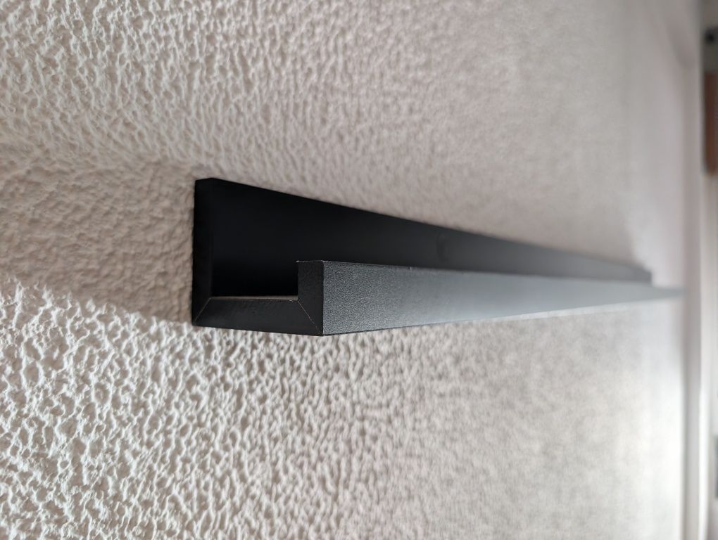 Prateleira preta IKEA