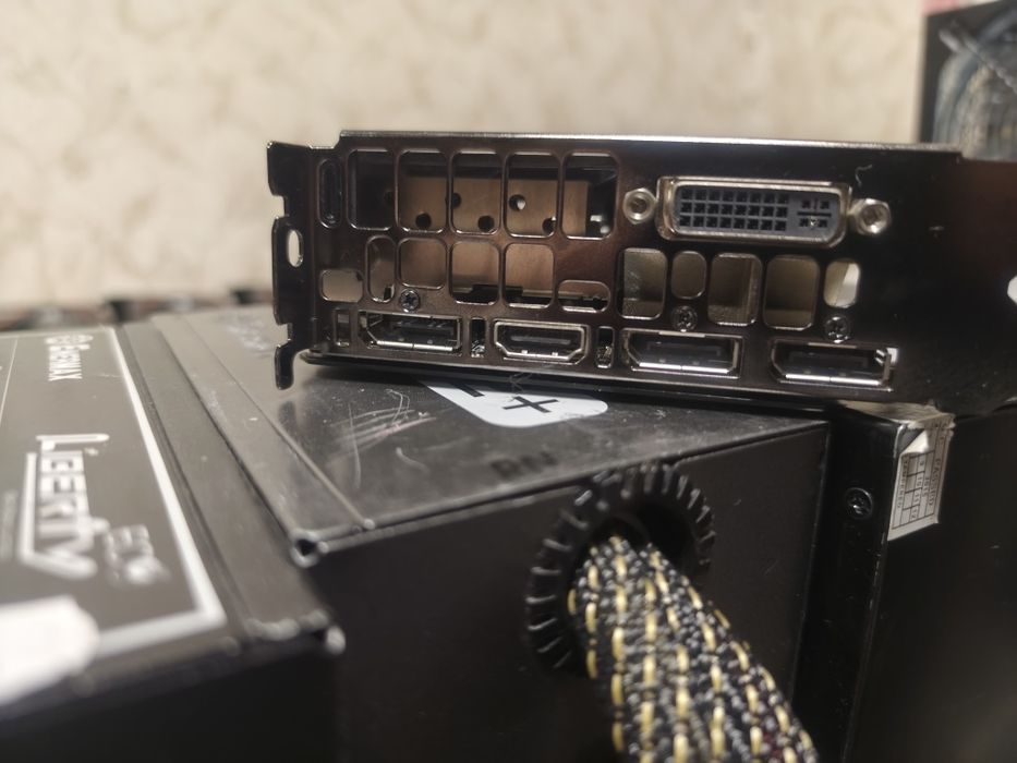 Відеокарти EVGA GeForce GTX980 TI 6Gb DDR5 HDMI,DVI,3*DP (1*8+1*6PIN)