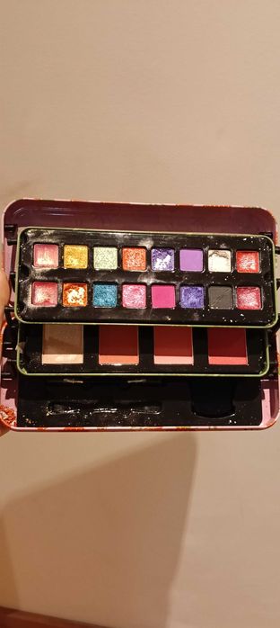 Paleta de maquilhagem usada