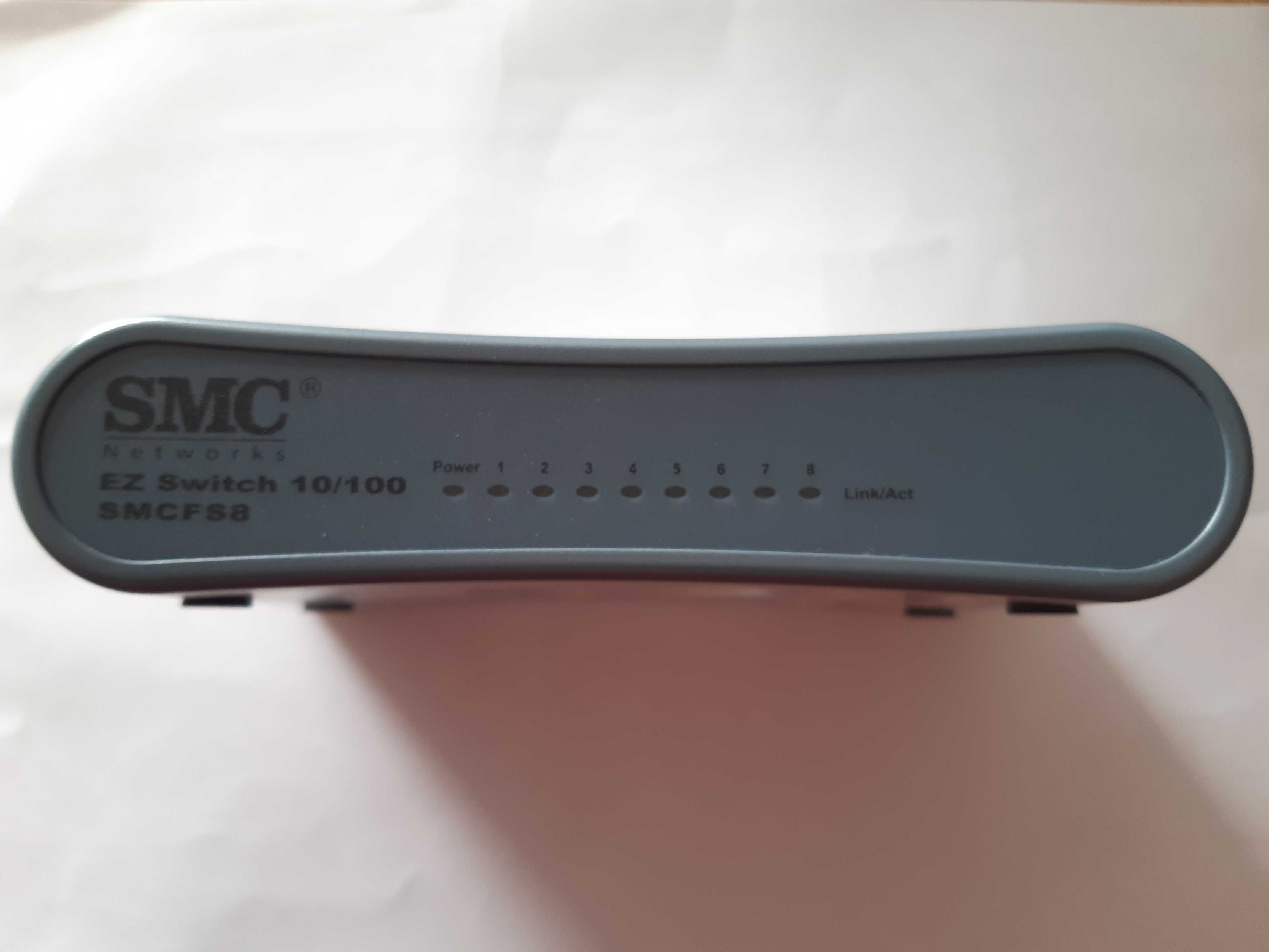 SMC switch 8 portas 10/100Mbps