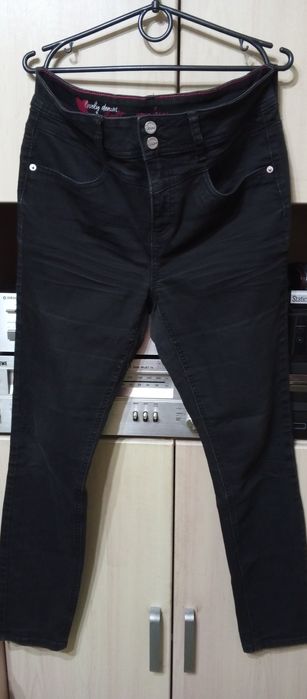 Продаю бу жіночі джинси чорного кольору  Street One