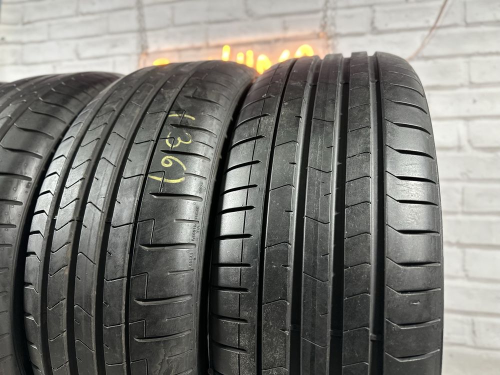 Комплектом або парою 235 50 19 Pirelli Pzero