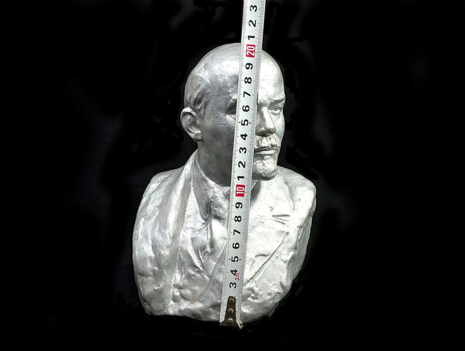 Статуэтка. Бюст В.И. Ленина Гжель 1940 год.