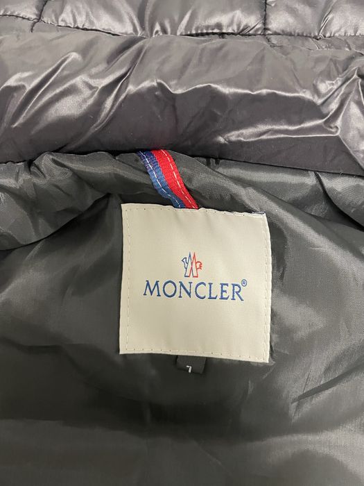 Жилетка MONCLER / Монклер