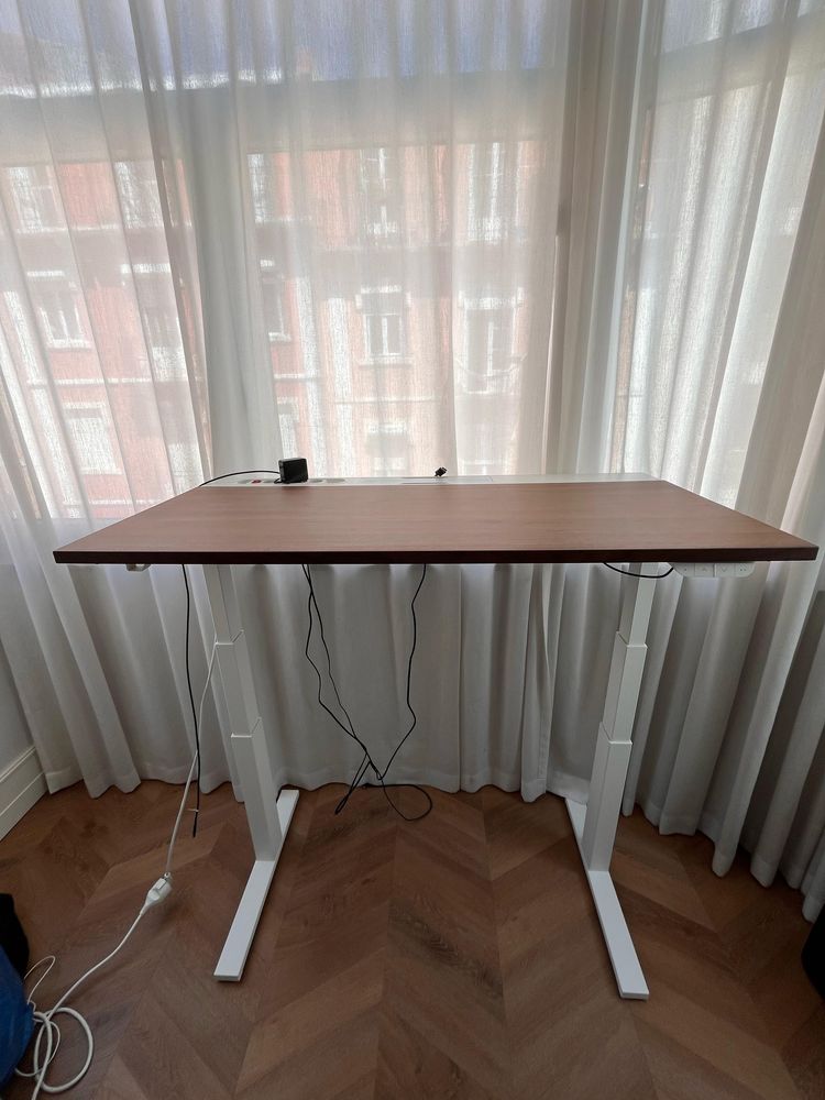 Standing desk / Secretaria eletrica