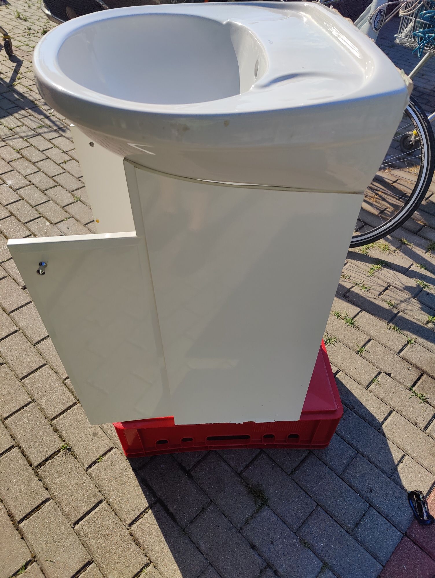 Szafka łazienkowa z umywalką Cersanit