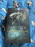 Pani Noc. Mroczne intrygi. Tom 1 - Cassandra Clare, stan średni