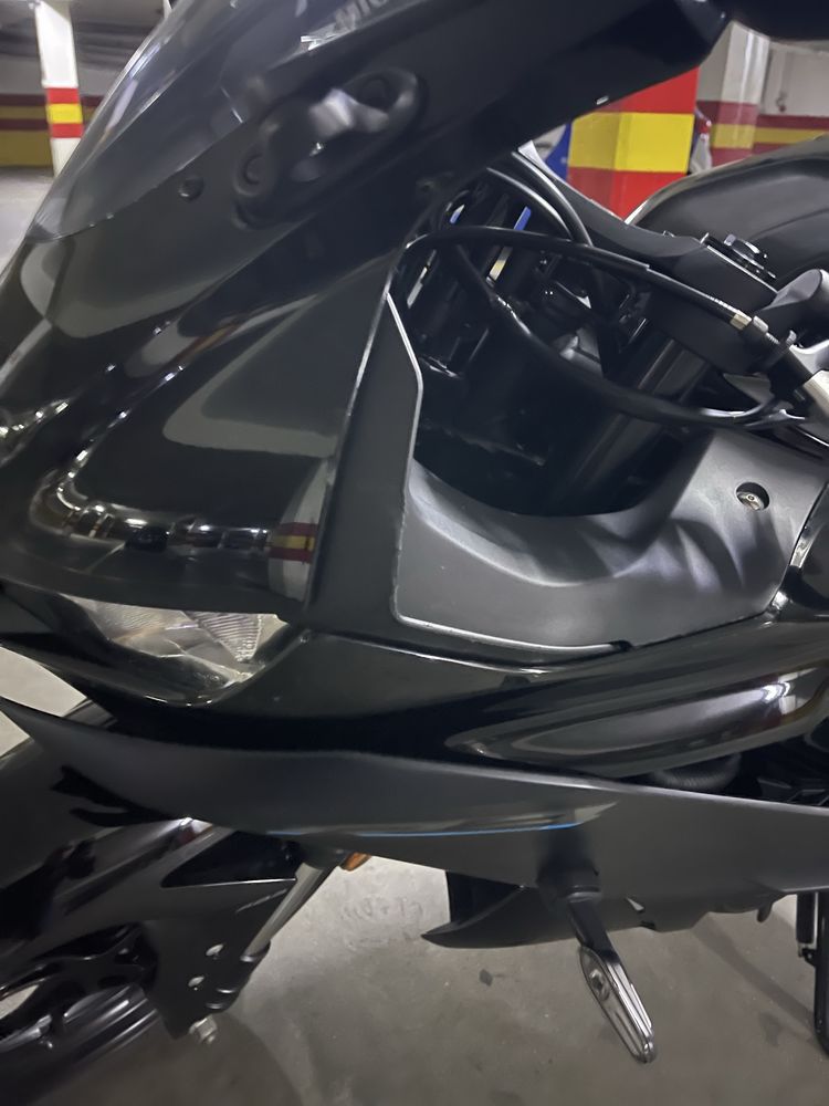 Mota Yamaha R3 2023