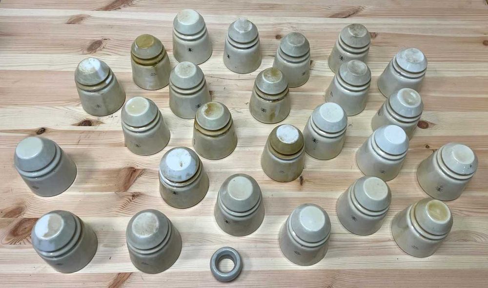 Isoladores em porcelana antigos da Vista Alegre