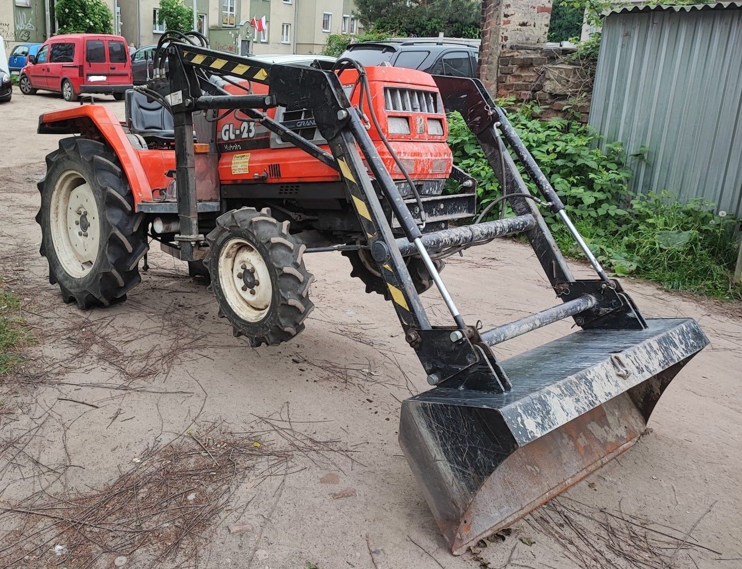 Kubota GL23 mini traktor z glebogryzarką, kosiarką, łyżką i widłami