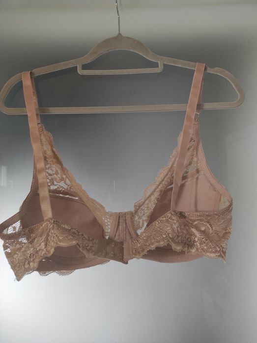 2 sutiãs novos c/ etiqueta tam 52 os 2 por 5€