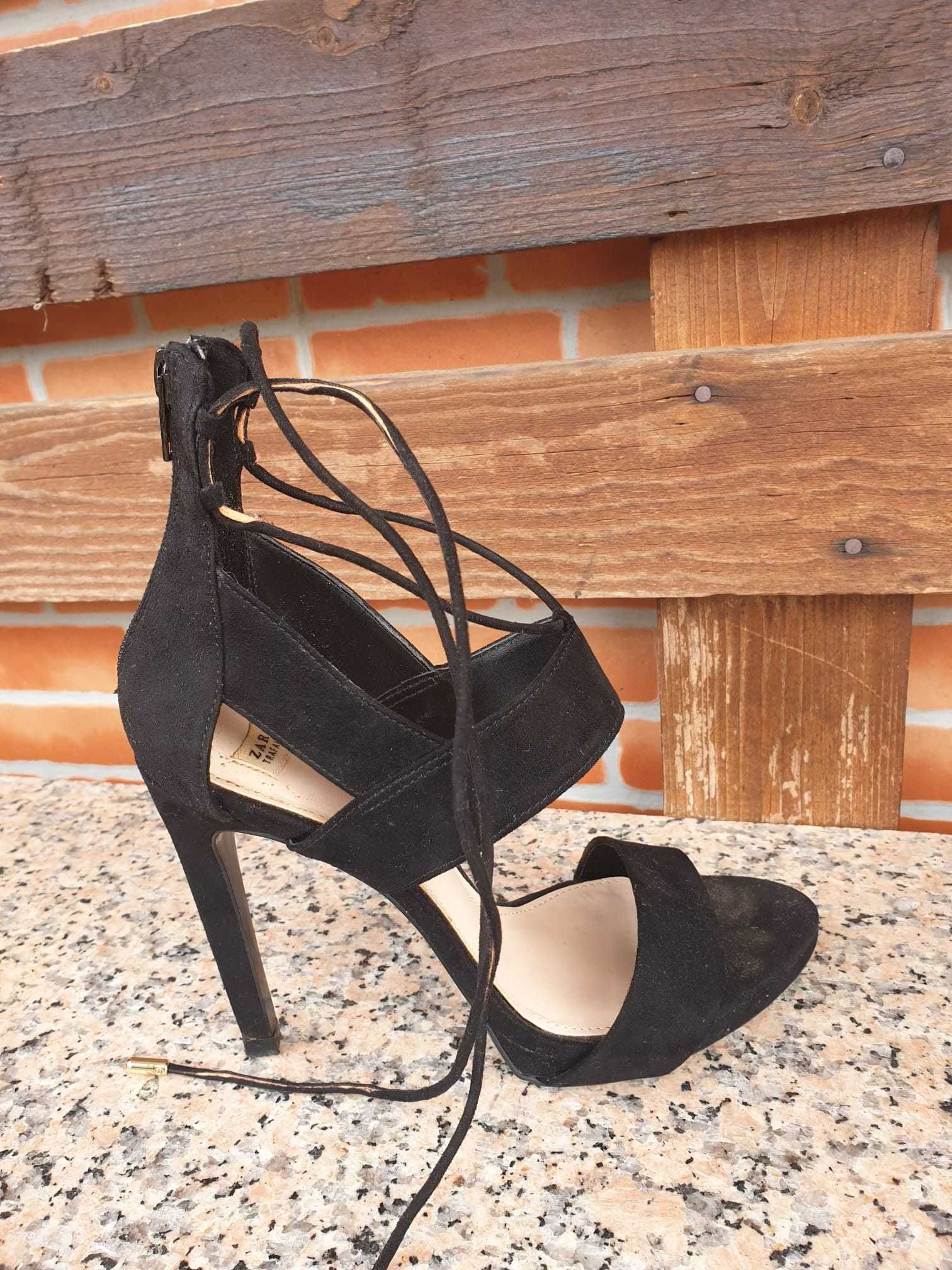 Sapatos altos de Senhora