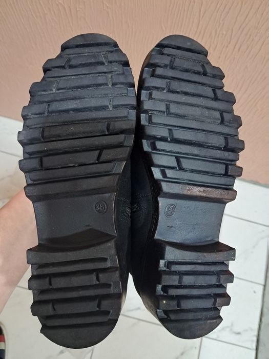 Продам зимові чобітки