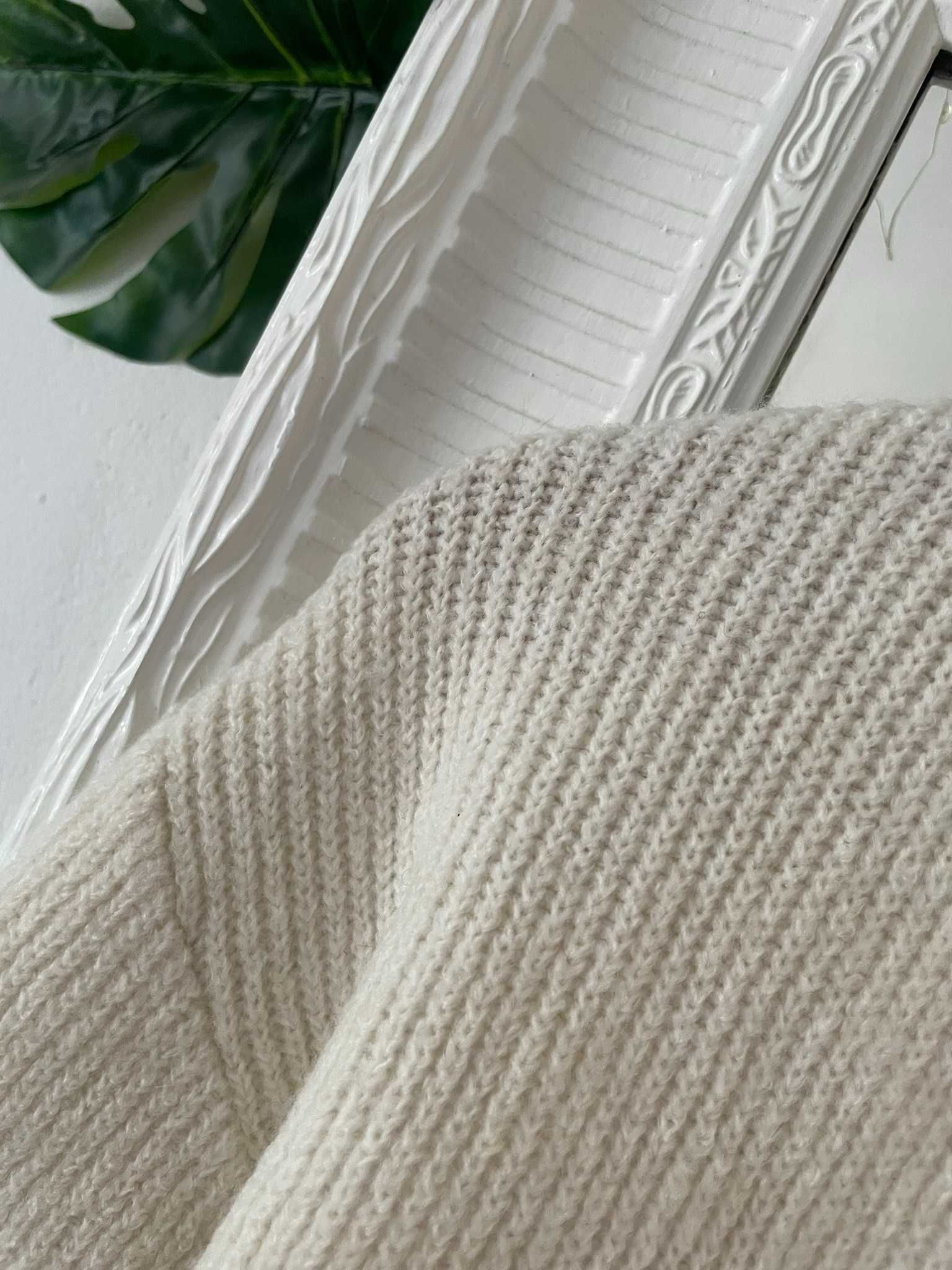 H&M sweter kremowy prążek krótki dekolt V wełna wool S 36