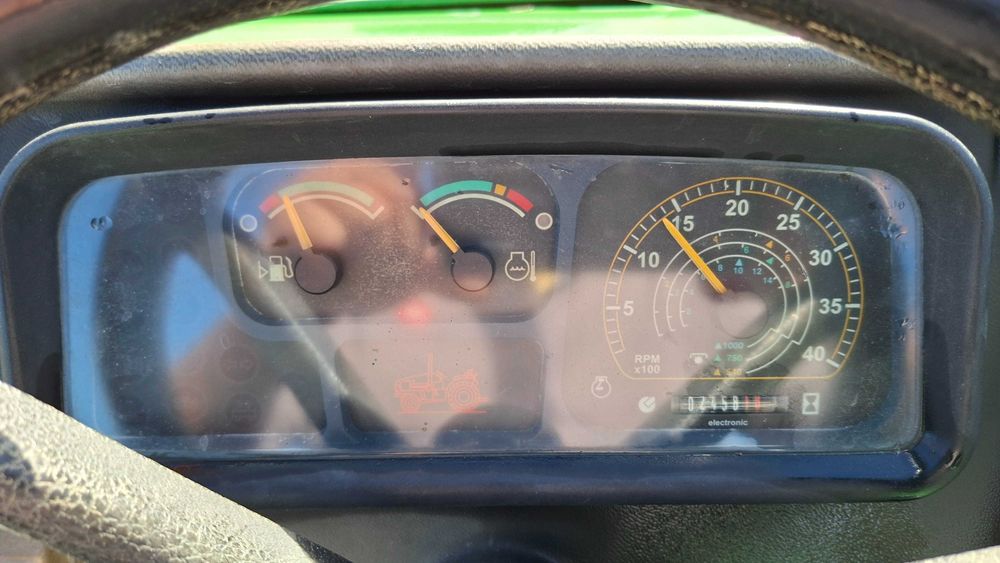 Trator John Deere 1047