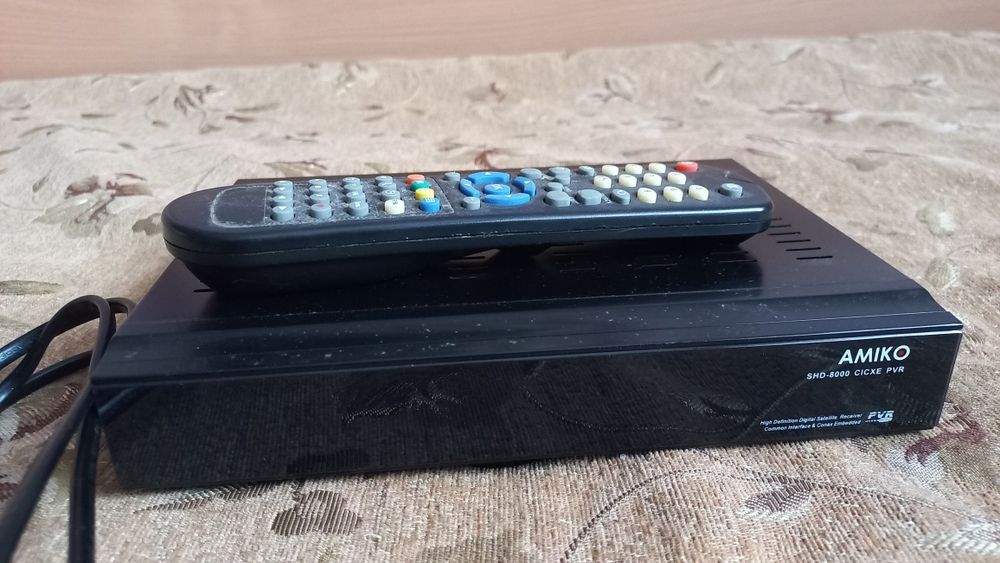 Тюнер супутниковий