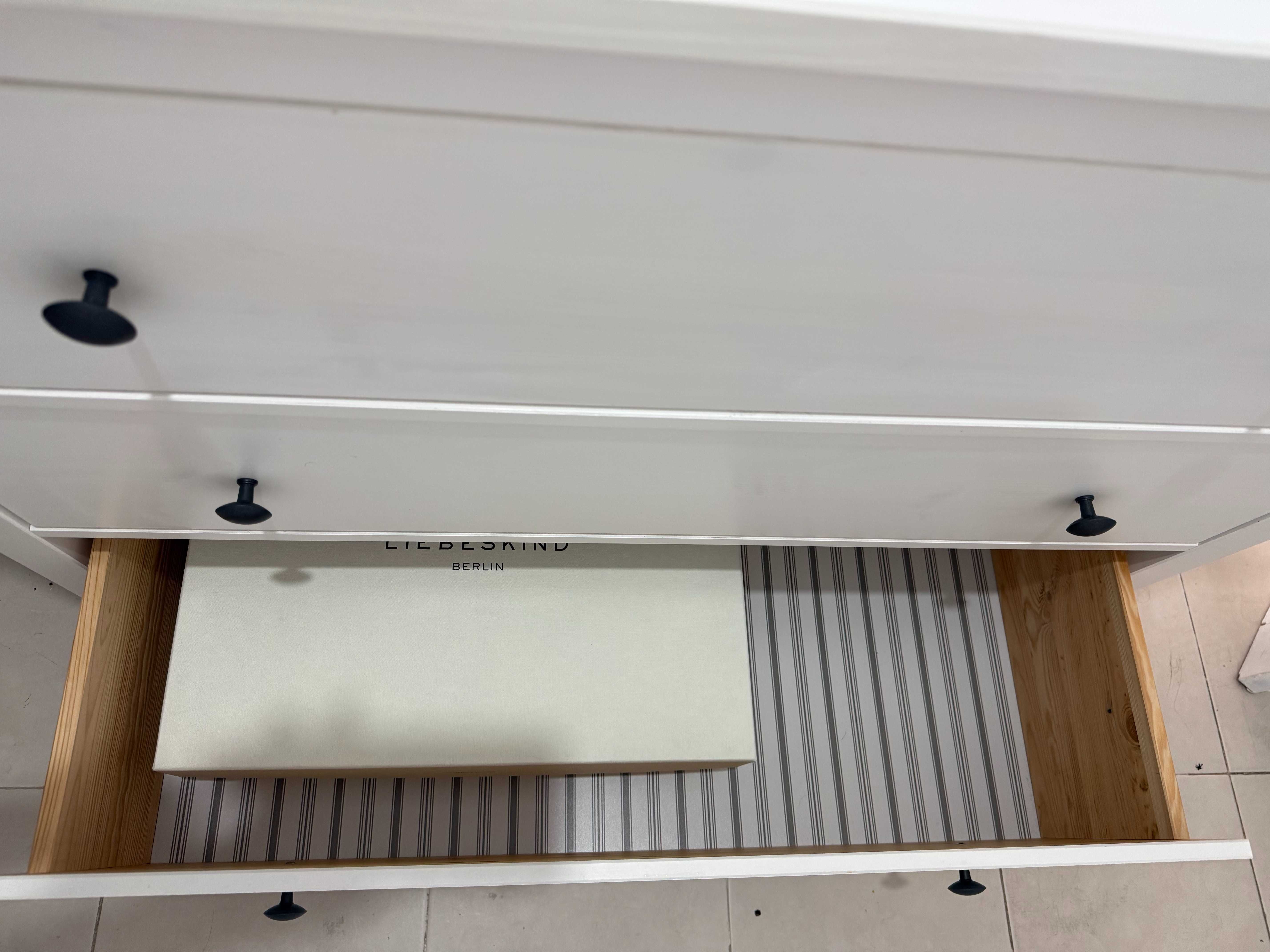 Cómoda IKEA modelo HEMNES com 3 gavetas espaçosas