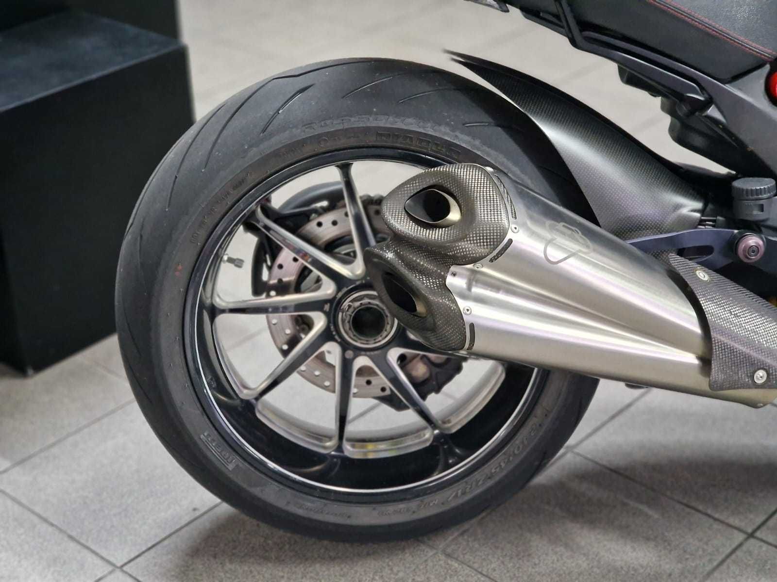 Ducati Diavel Carbono