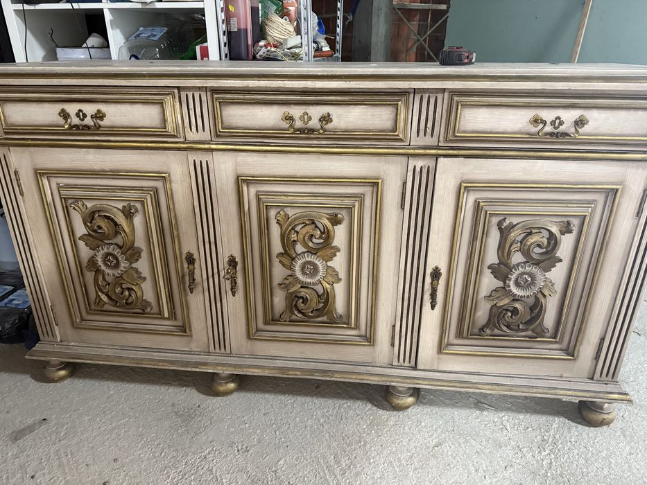 Movel aparador antigo em bom estado