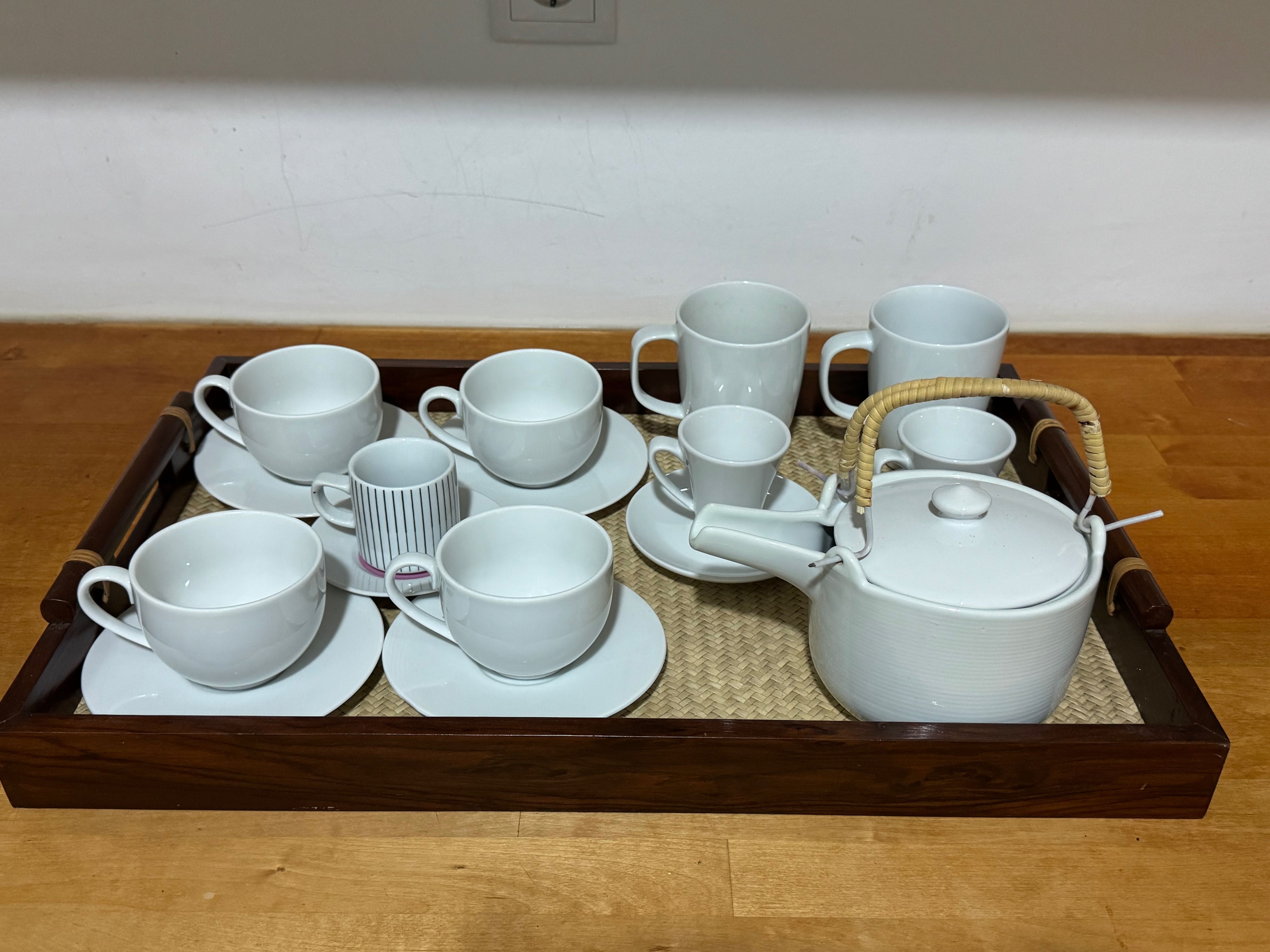 Conjunto de chá com bule + tabuleiro + chávenas de café