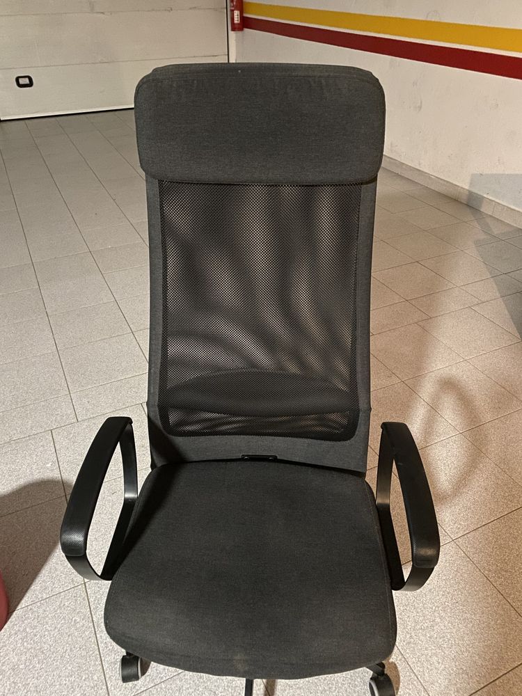 Cadeira de escritorio preta