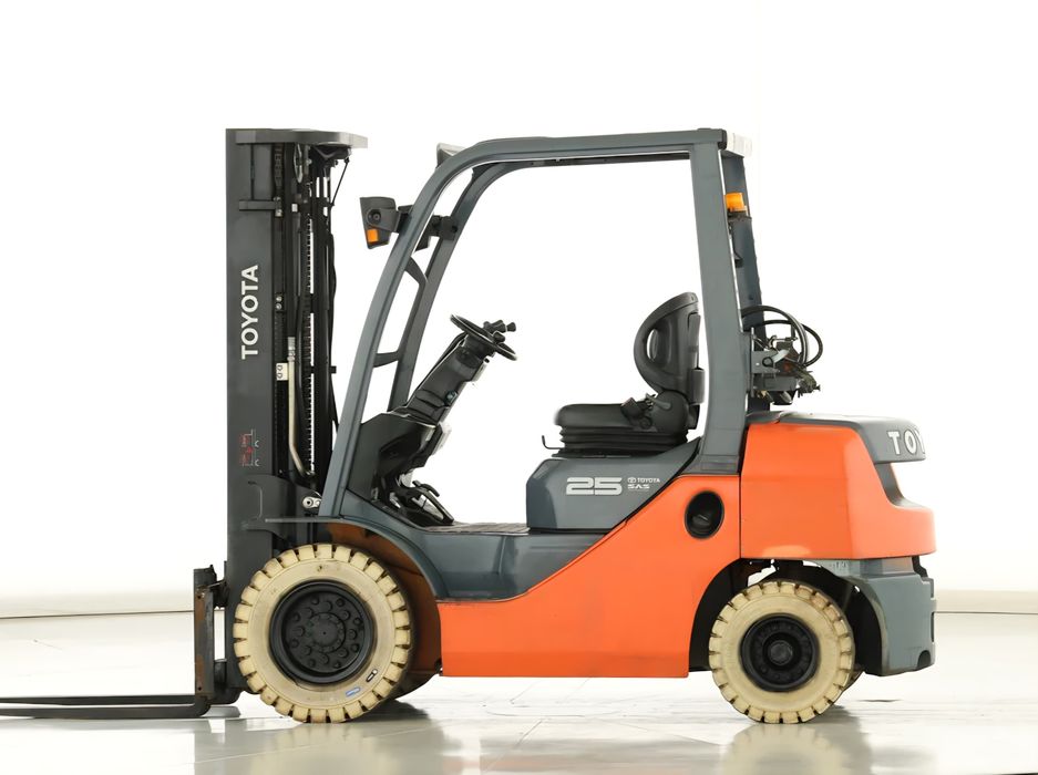 Навантажувач вилковий TOYOTA 8FG25 погрузчик Тойота газ-бензин