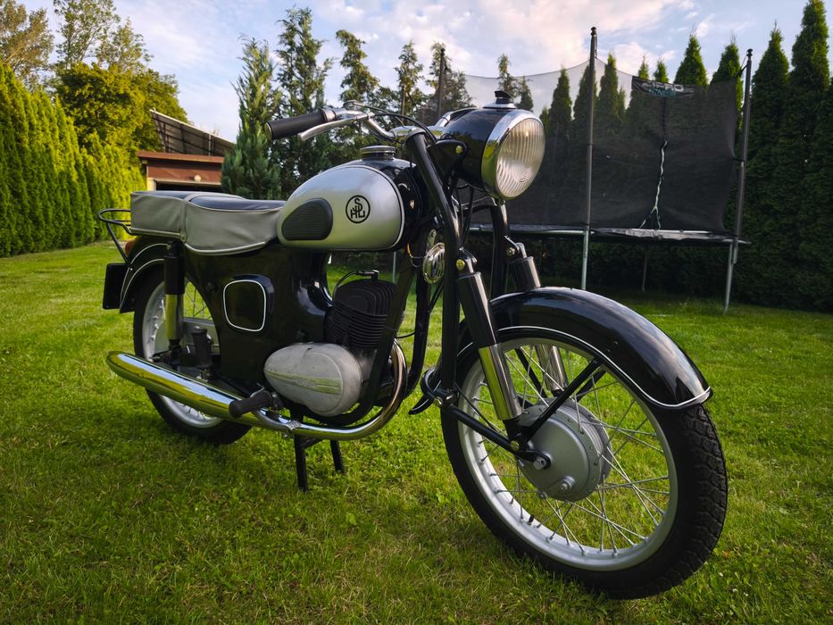 Motocykl SHL M11 po kompletnej renowacji wyprzedaż kolekcji OSA WFM