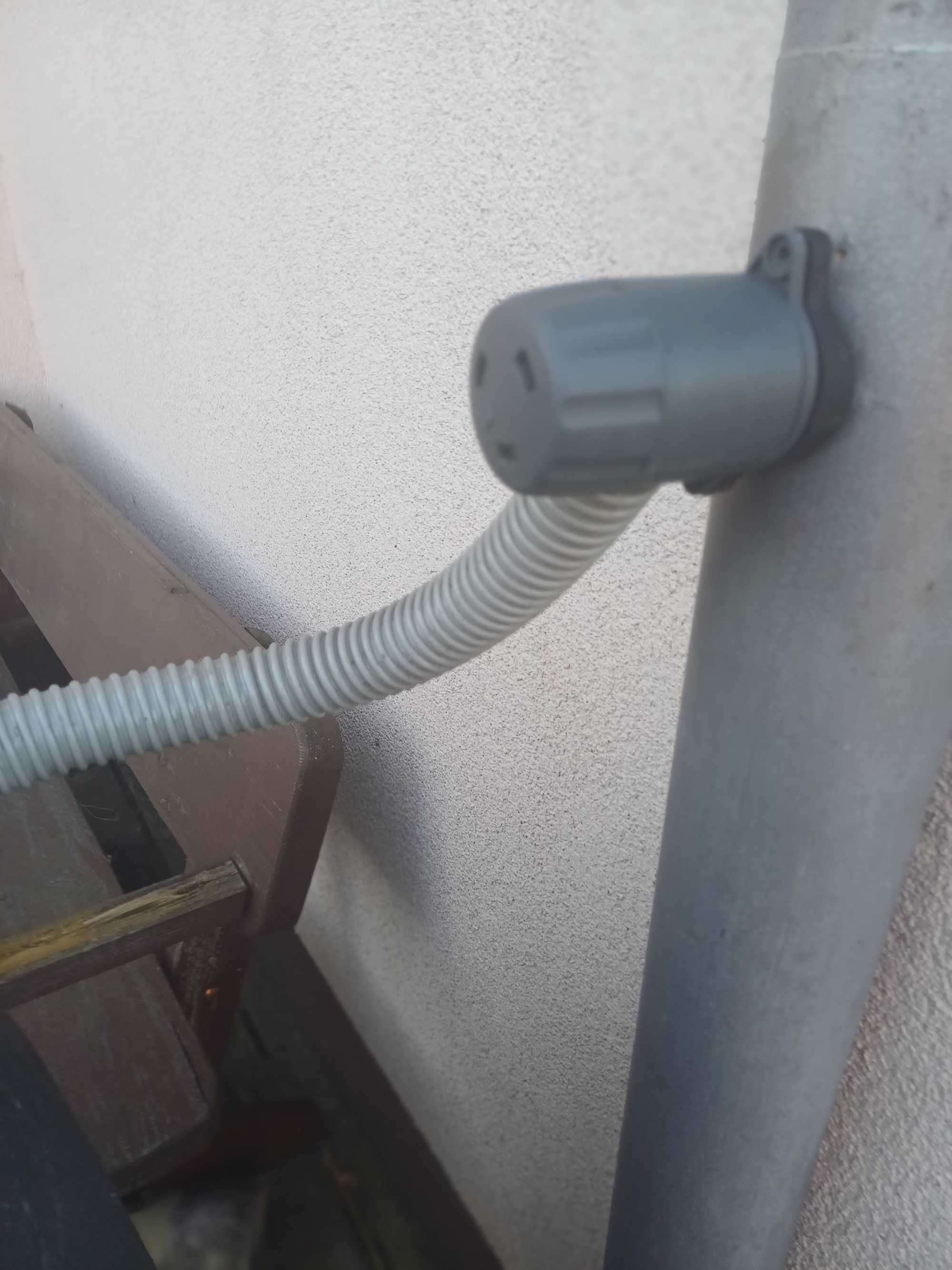 zbiornik na wode wraz z łapaczem